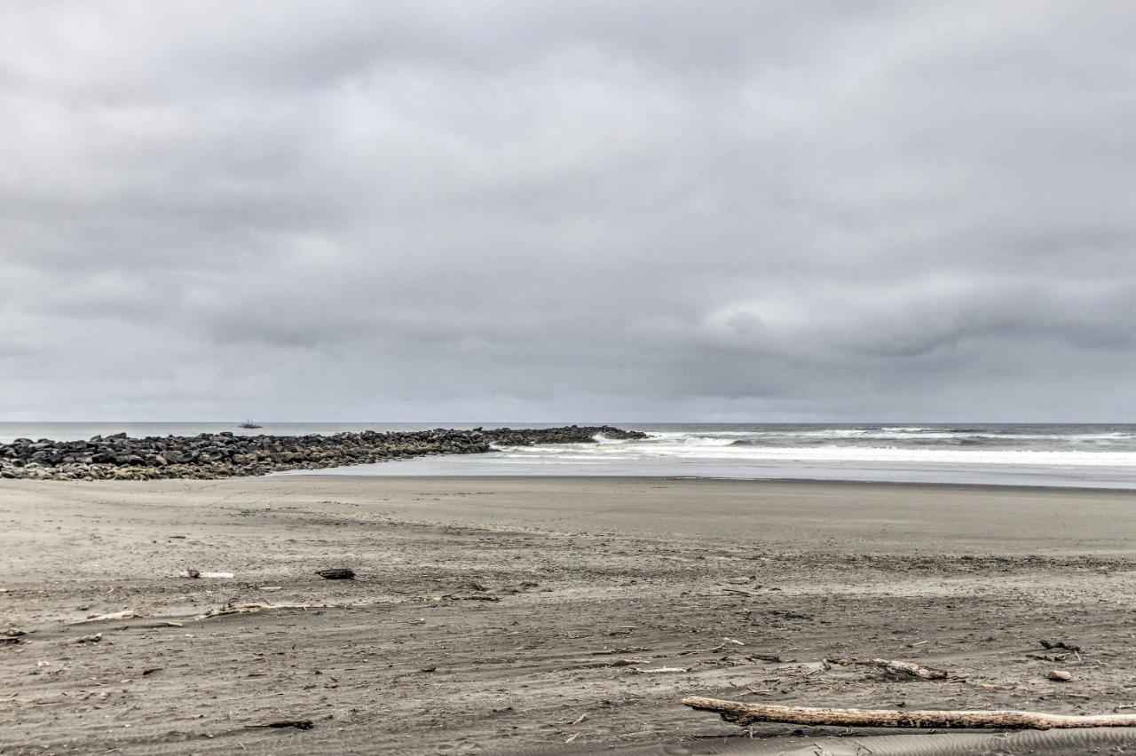 Ocean Shores House With Hot Tub - Walk To Beach Екстер'єр фото